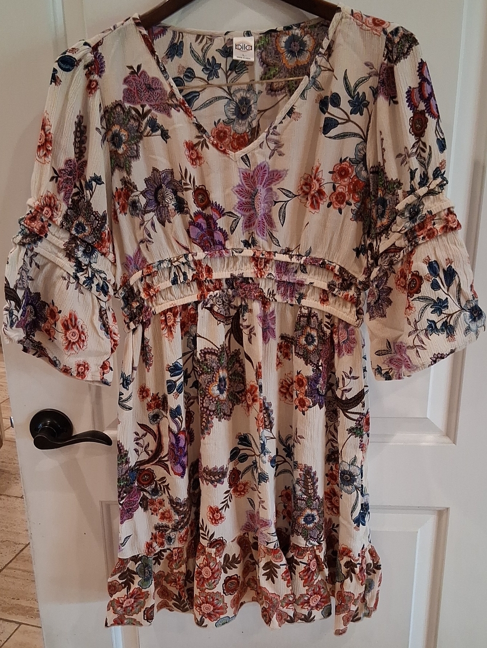 Bila Short Flowy Dress Size Large Cream With Flower Print